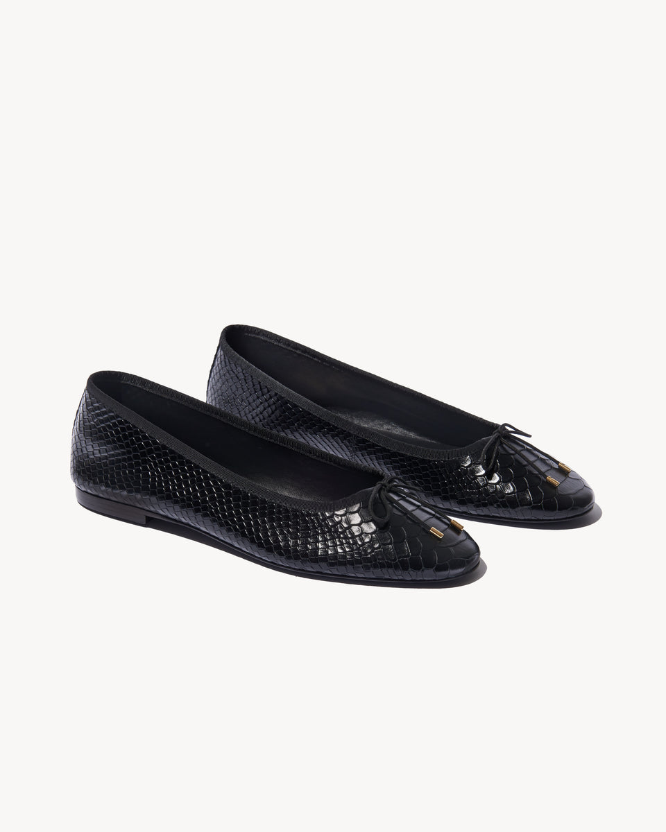 LEATHER BALLET FLAT IN BLACK