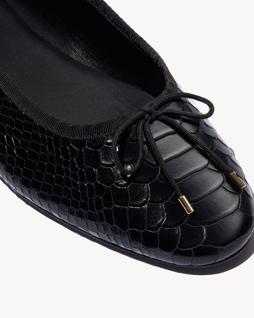 LEATHER BALLET FLAT IN BLACK