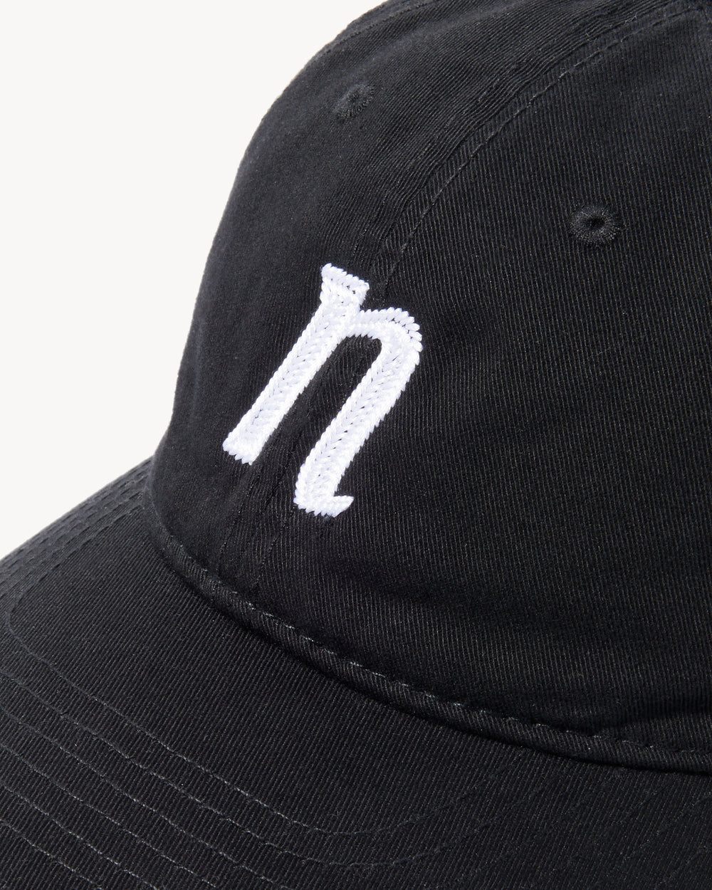 BASEBALL HAT IN BLACK