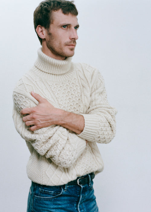 DEWEY TURTLENECK SWEATER IN DEWEY TURTLENECK SWEATER