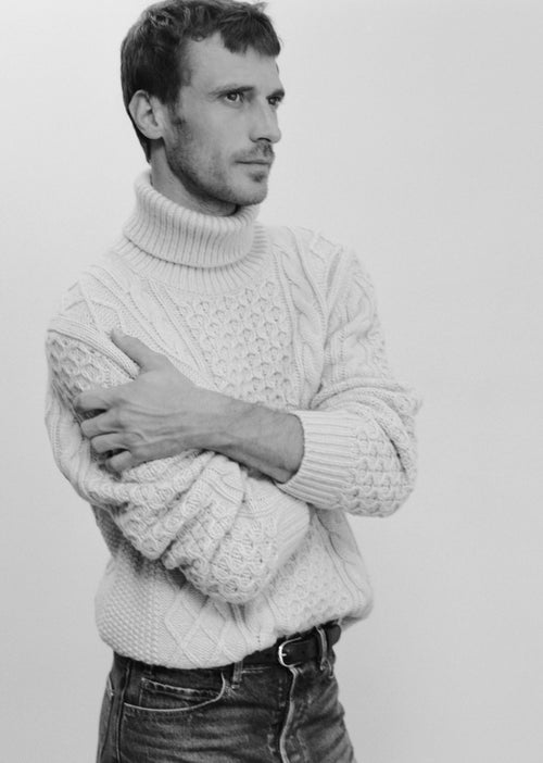 DEWEY TURTLENECK SWEATER IN WHEAT