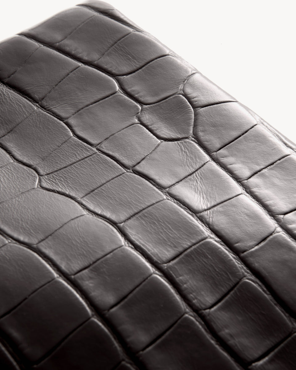 JERRY CLUTCH IN CHOCOLATE BROWN