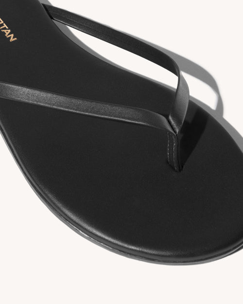 NL X TKEES LEATHER FLIP FLOP IN BLACK