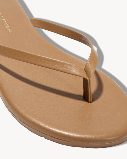 NL X TKEES LEATHER FLIP FLOP IN COGNAC