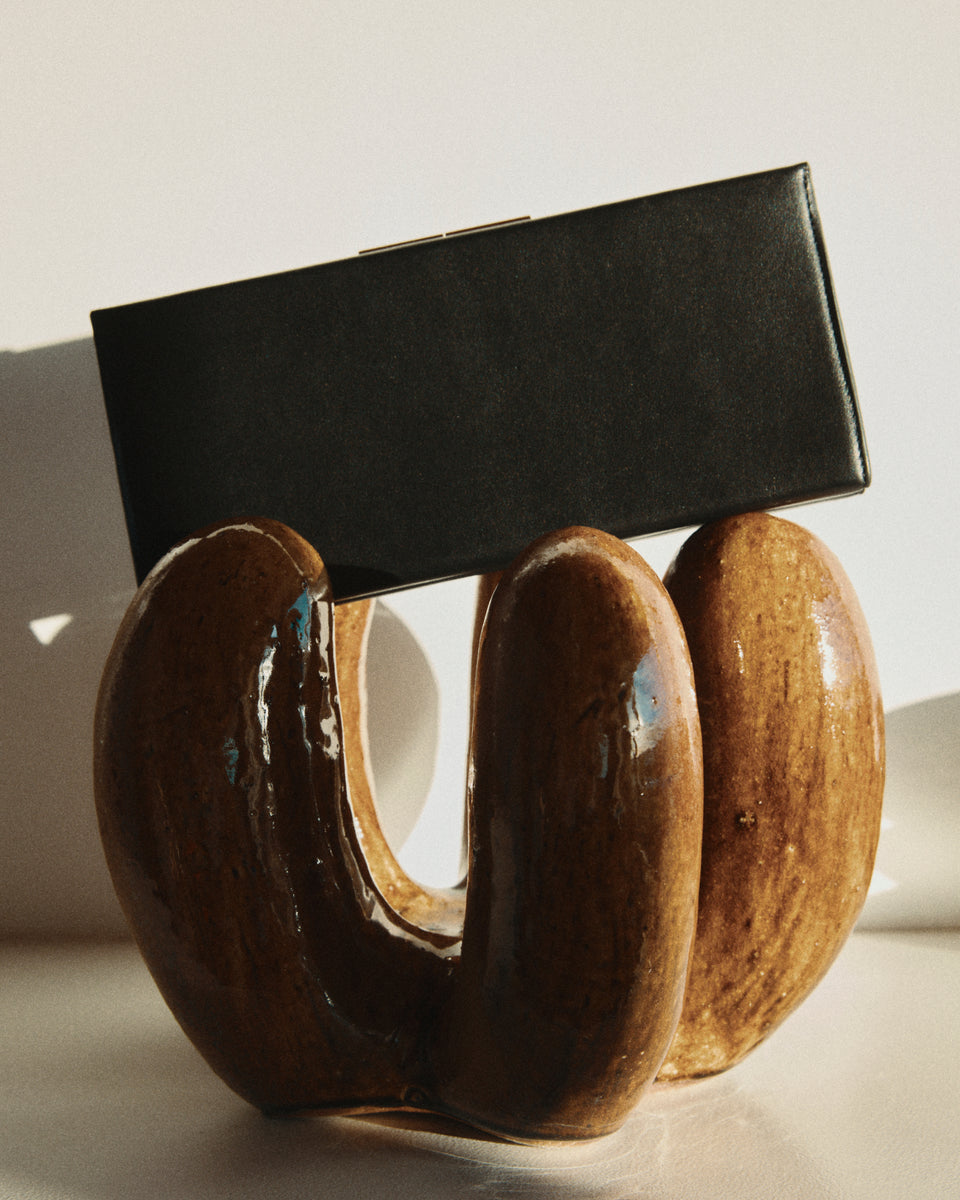 ANJELICA CLUTCH IN BLACK