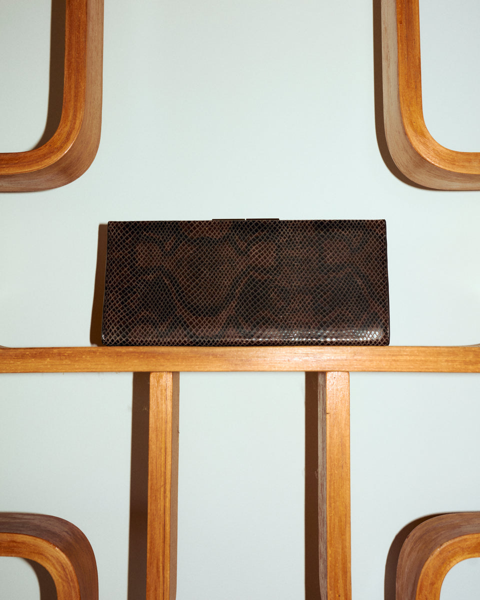ANJELICA CLUTCH IN ESPRESSO/BLACK SNAKE SKIN