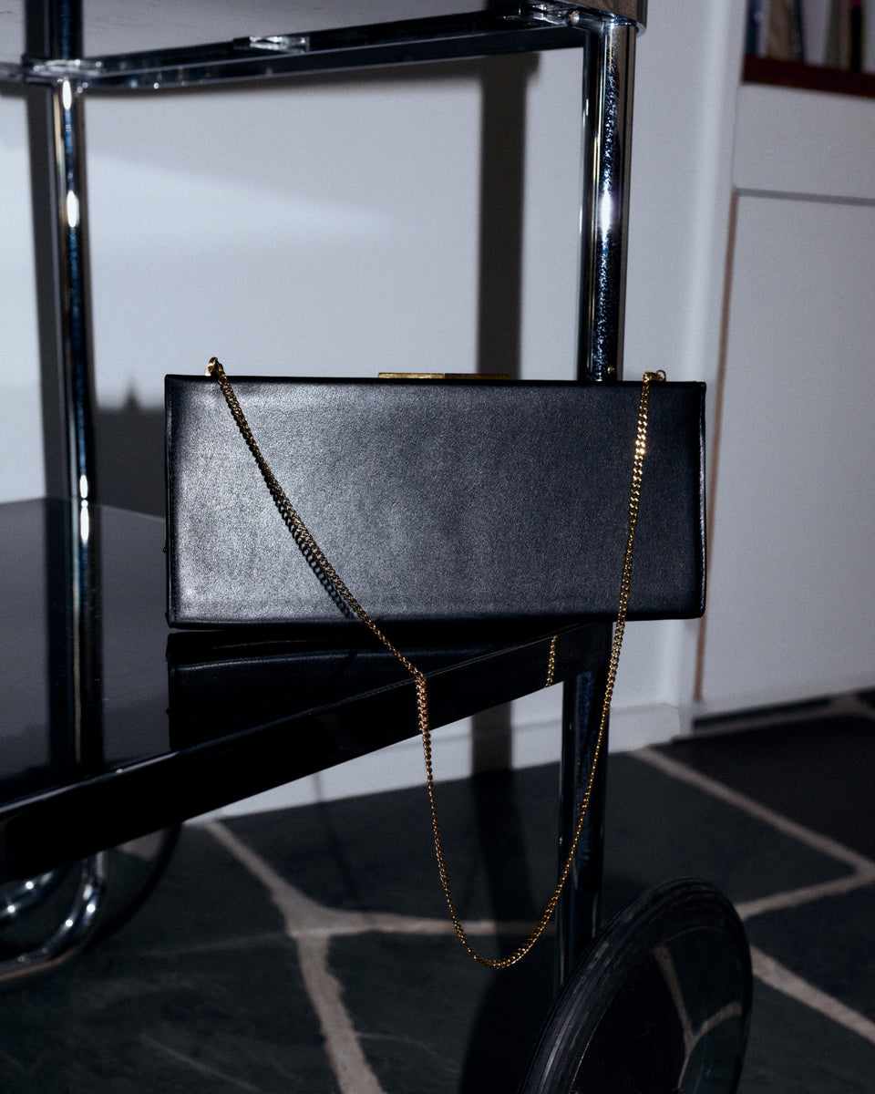 ANJELICA CLUTCH IN BLACK