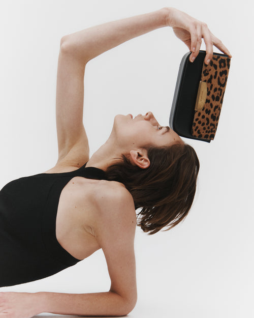 LE MIA CHAIN BAG IN LEOPARD PRINT