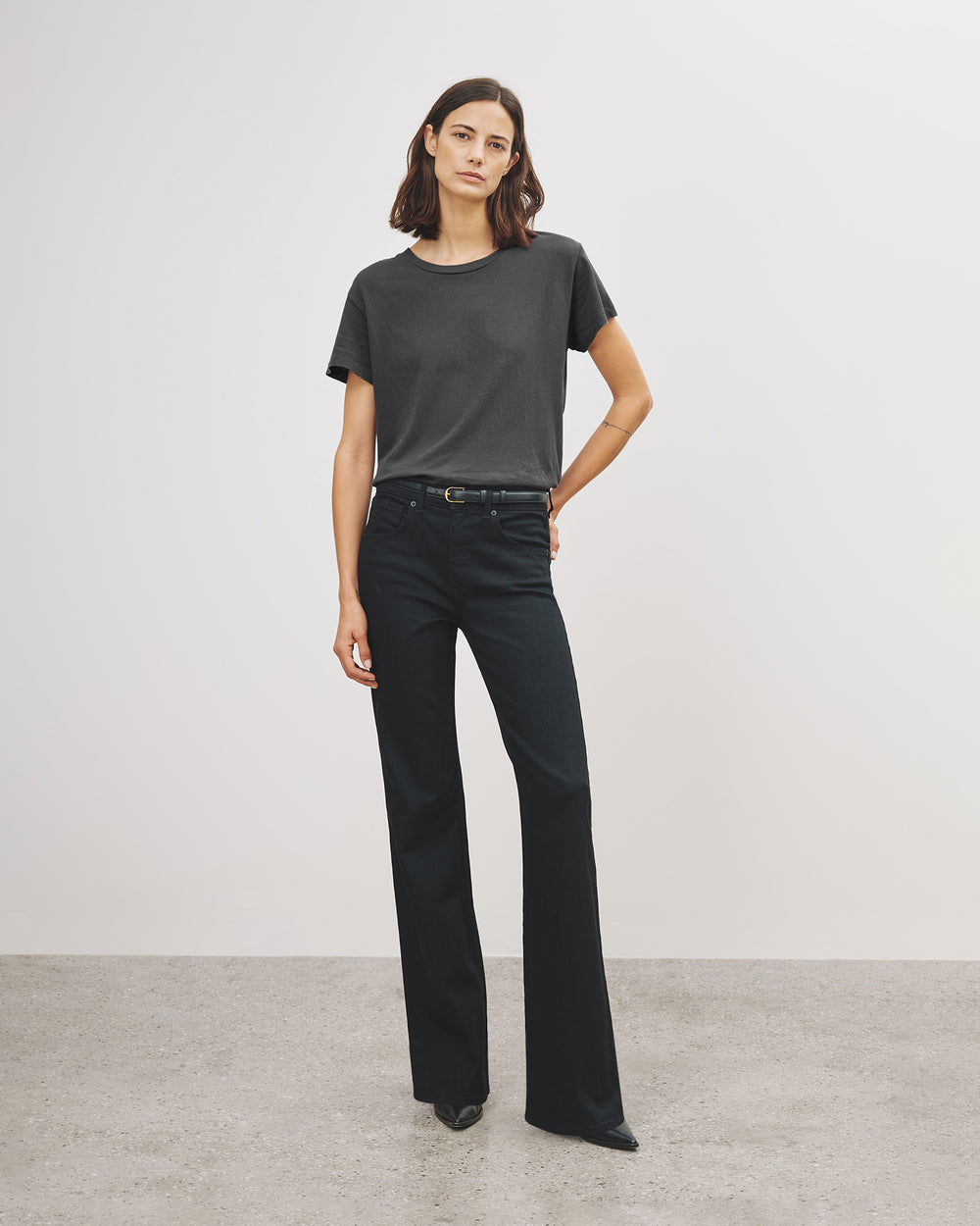 BRADY TEE IN CHARCOAL GREY