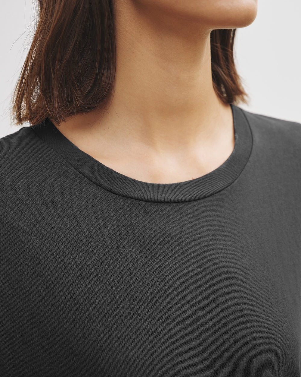 BRADY TEE IN CHARCOAL GREY