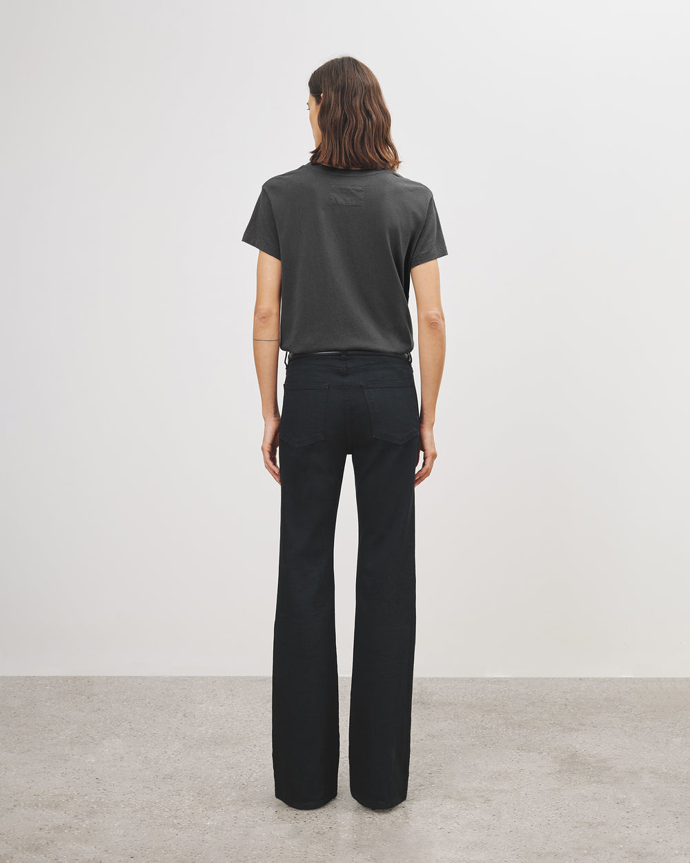 BRADY TEE IN CHARCOAL GREY