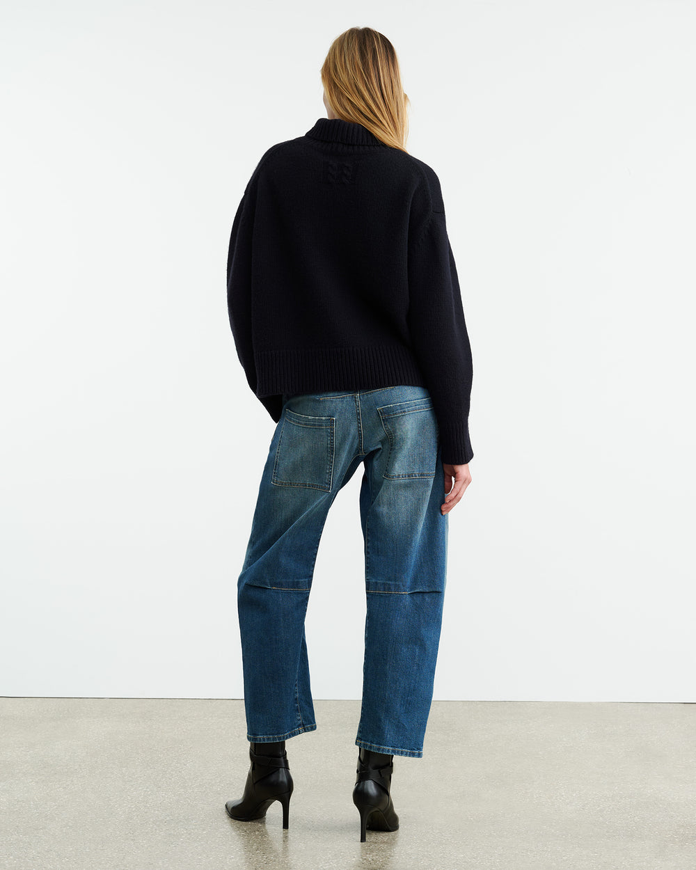 OMAIRA SWEATER IN DARK NAVY