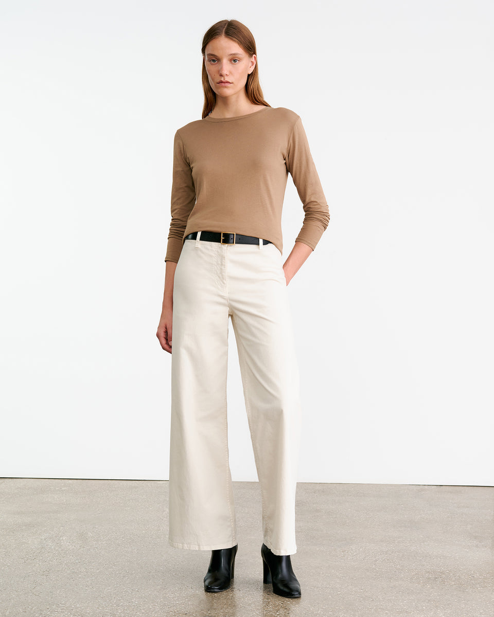 SUSANA TEE IN DESERT TAUPE