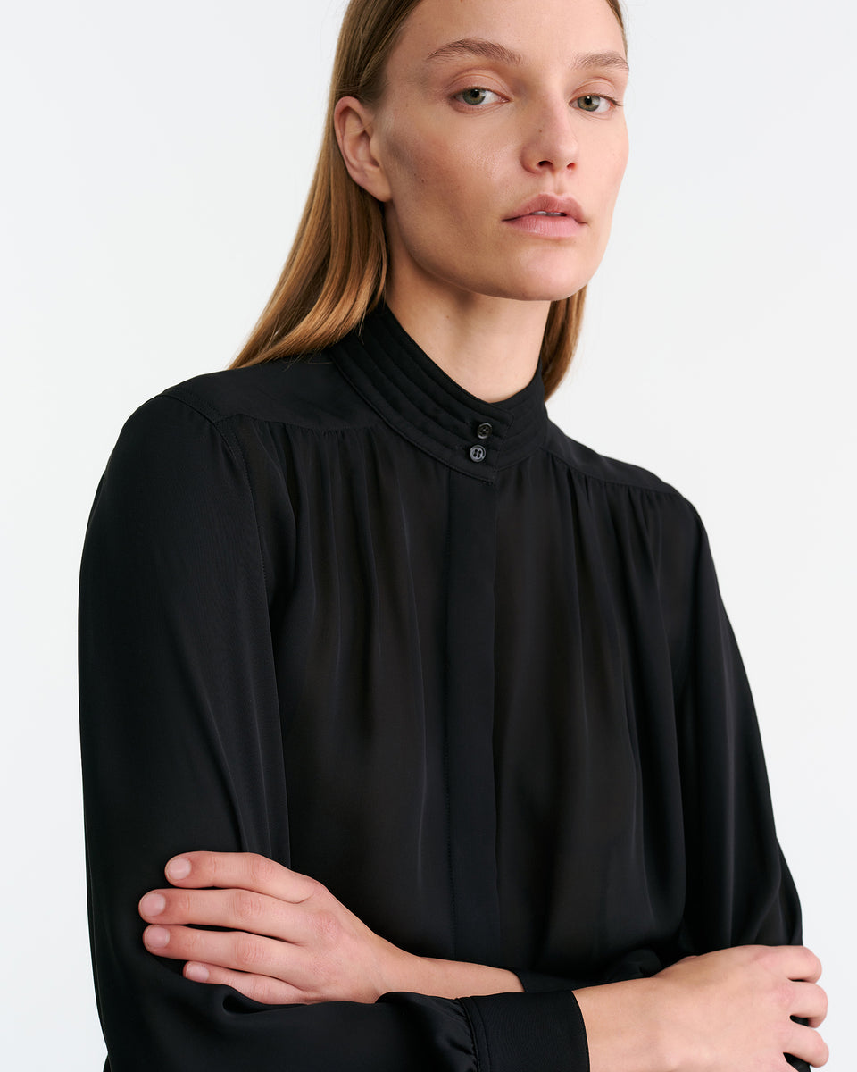 REVI SILK BLOUSE IN BLACK