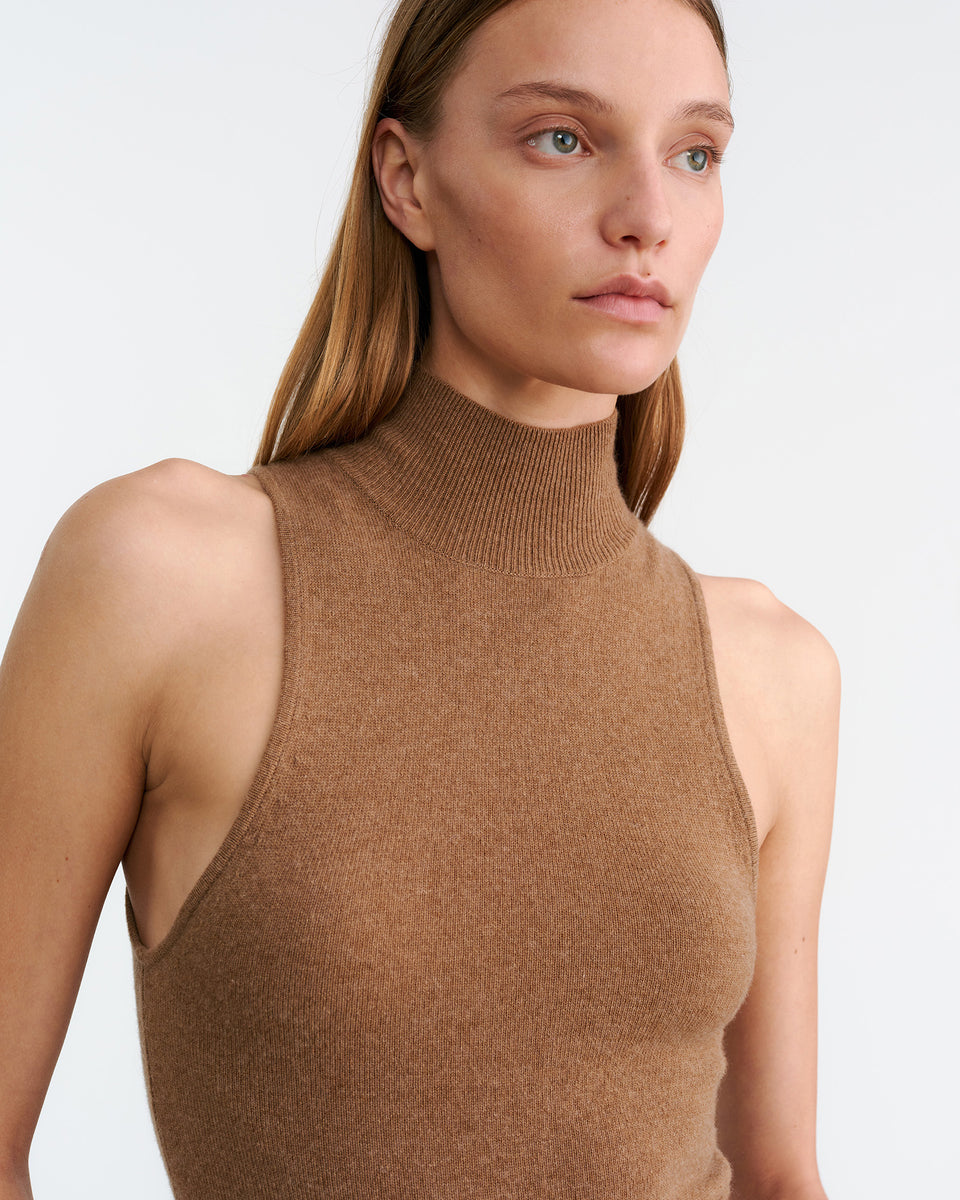HANSEN SWEATER TANK IN BARLEY