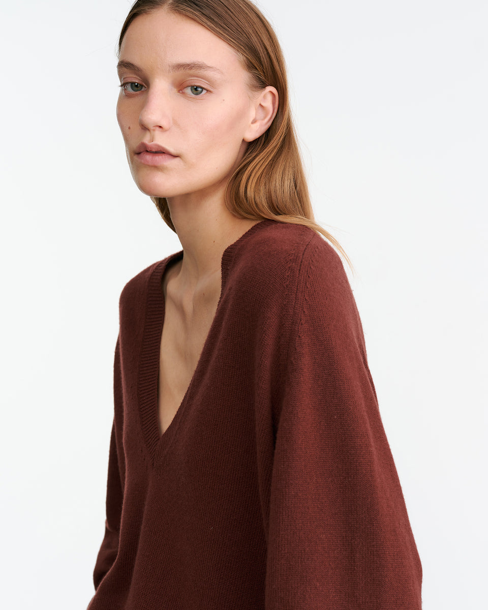 FERON CASHMERE SWEATER IN DARK RUST