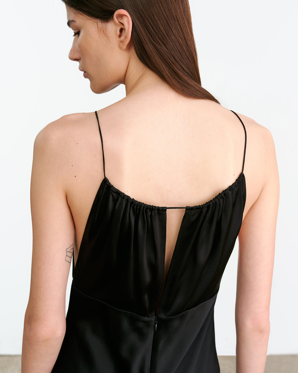 ARDELLE GOWN IN BLACK