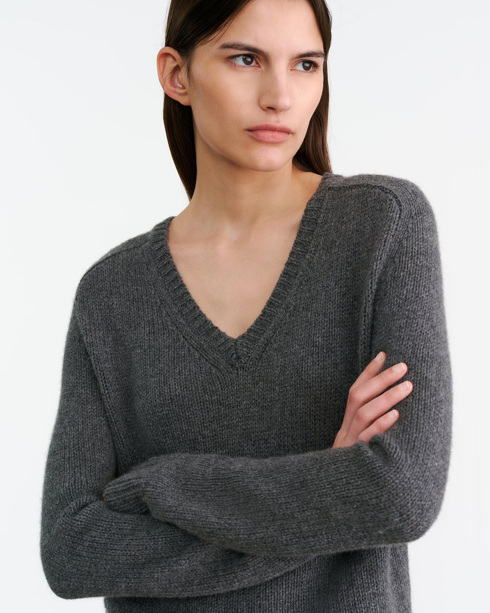 VICKI SWEATER IN DARK CHARCOAL MELANGE