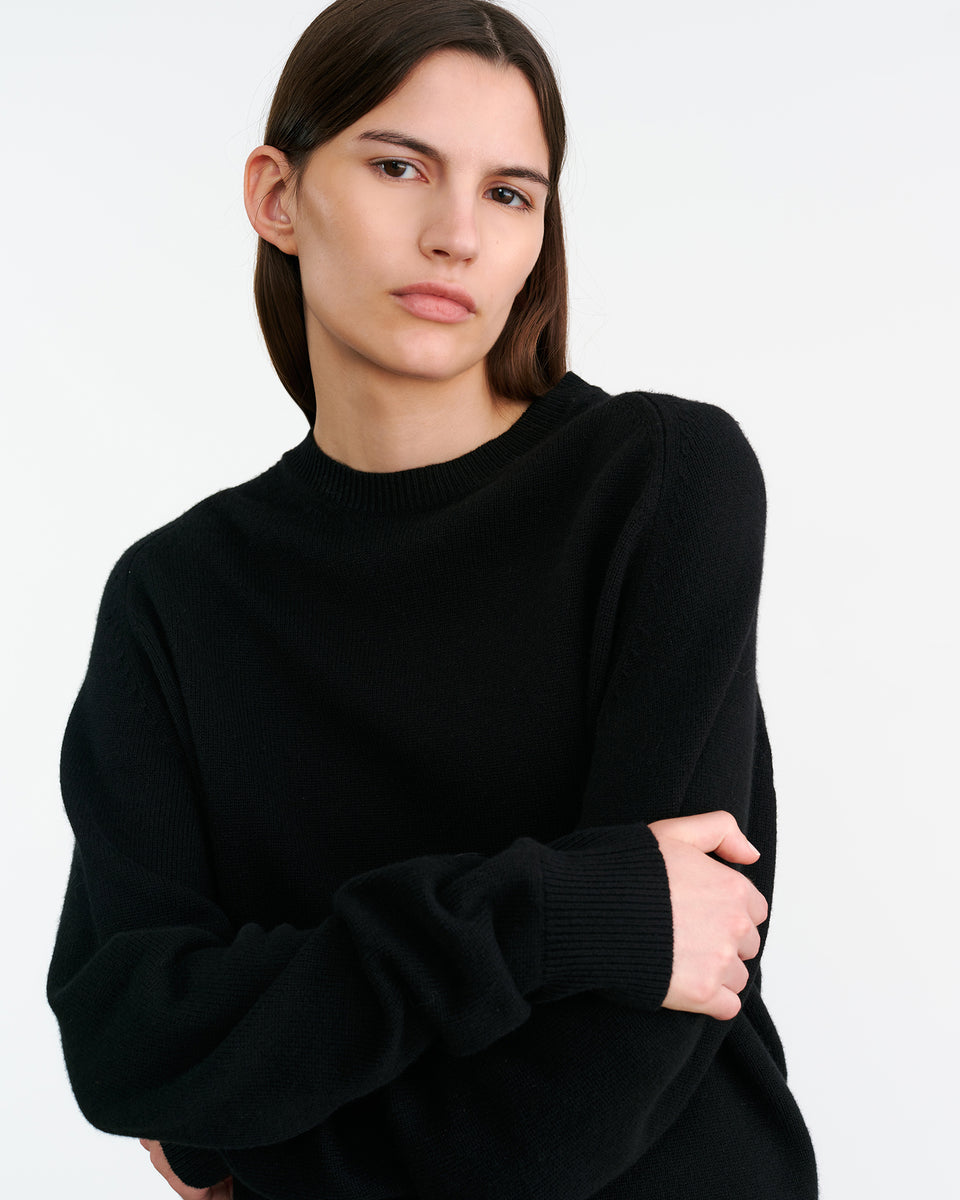 TRISHA CASHMERE SWEATER IN BLACK