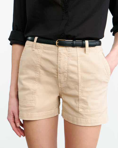 UTILITY SHORT IN SANDSTONE
