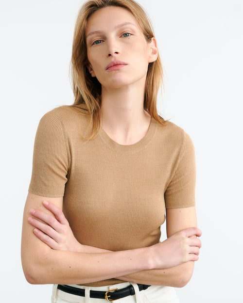 HETTIE SILK KNIT TEE IN CAMEL