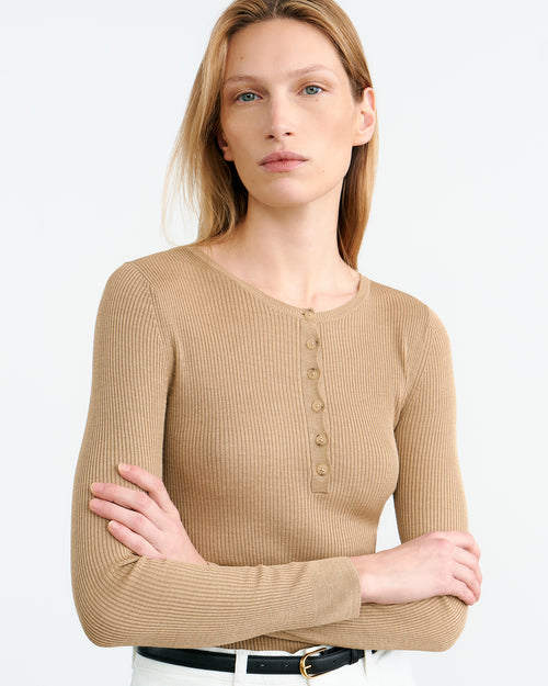 KYRIE SILK KNIT SWEATER IN CAMEL