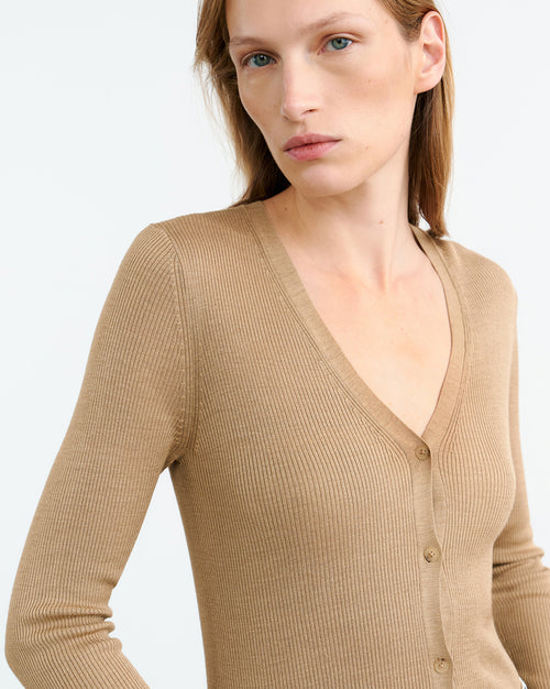 NARI SILK CARDIGAN IN CAMEL