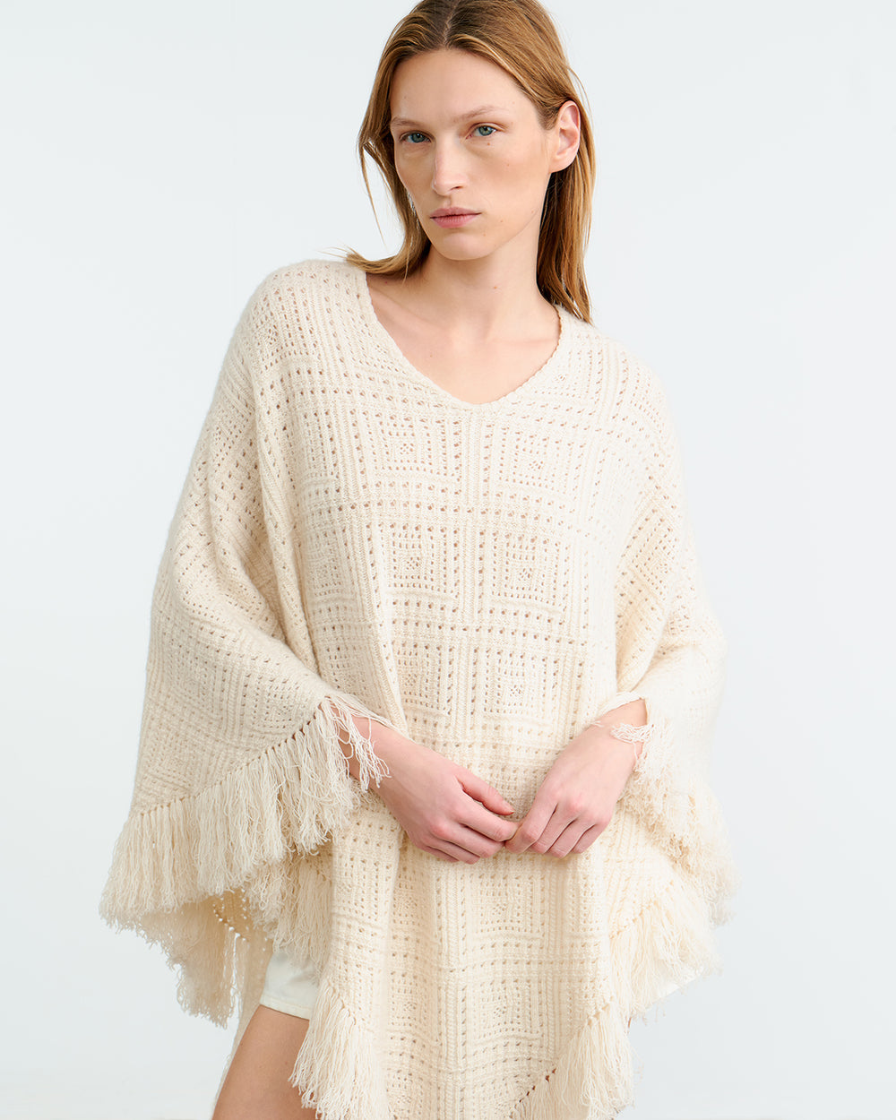 BRISTOL CASHMERE PONCHO IN IVORY