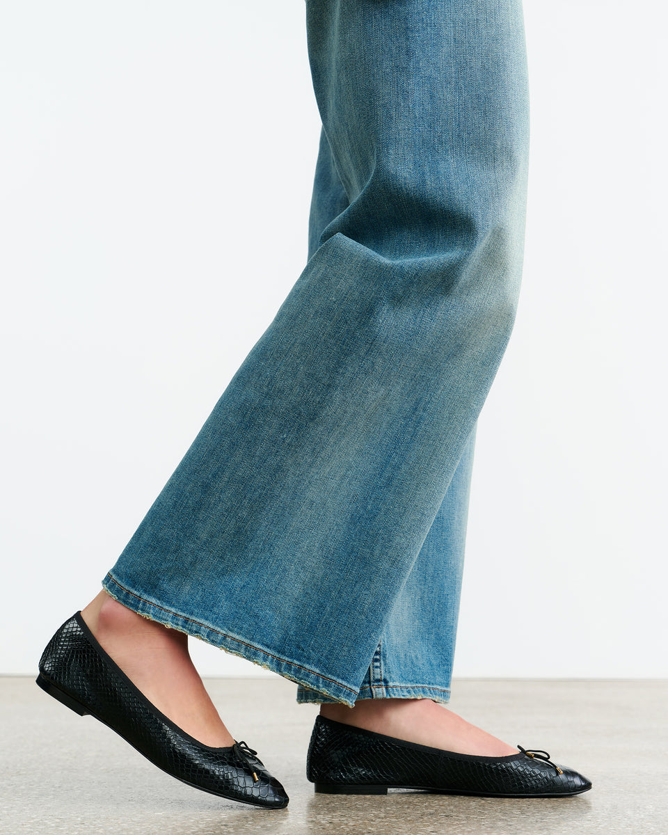 LEATHER BALLET FLAT IN BLACK