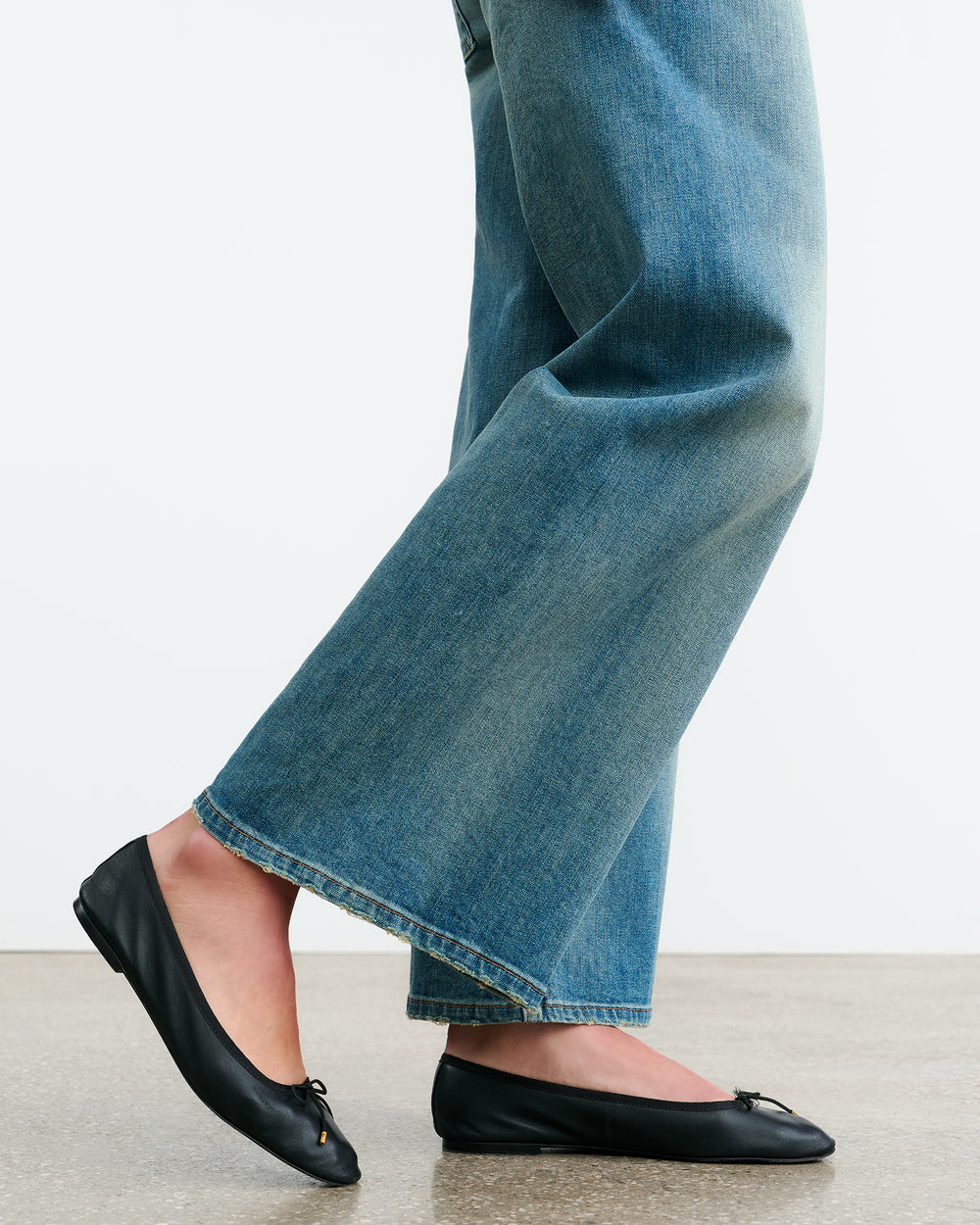 LEATHER BALLET FLAT IN BLACK