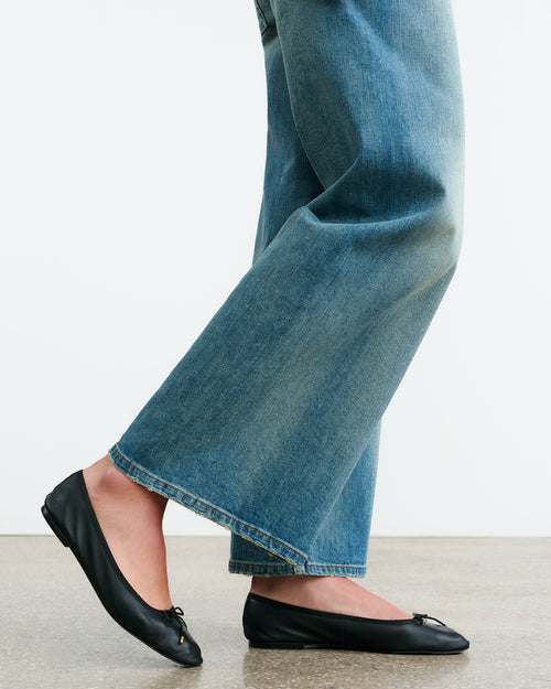 LEATHER BALLET FLAT IN BLACK