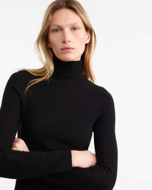 LYNETTE CASHMERE TURTLENECK IN BLACK
