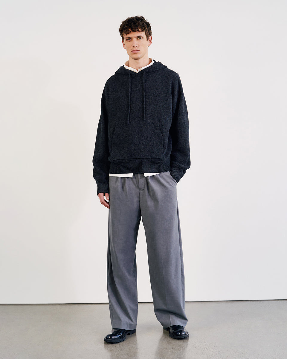 DAGEN HOODIE IN CHARCOAL