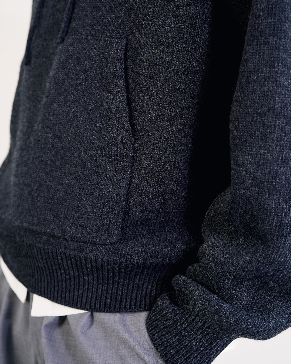 DAGEN HOODIE IN CHARCOAL