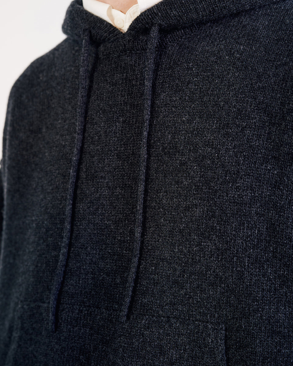 DAGEN HOODIE IN CHARCOAL