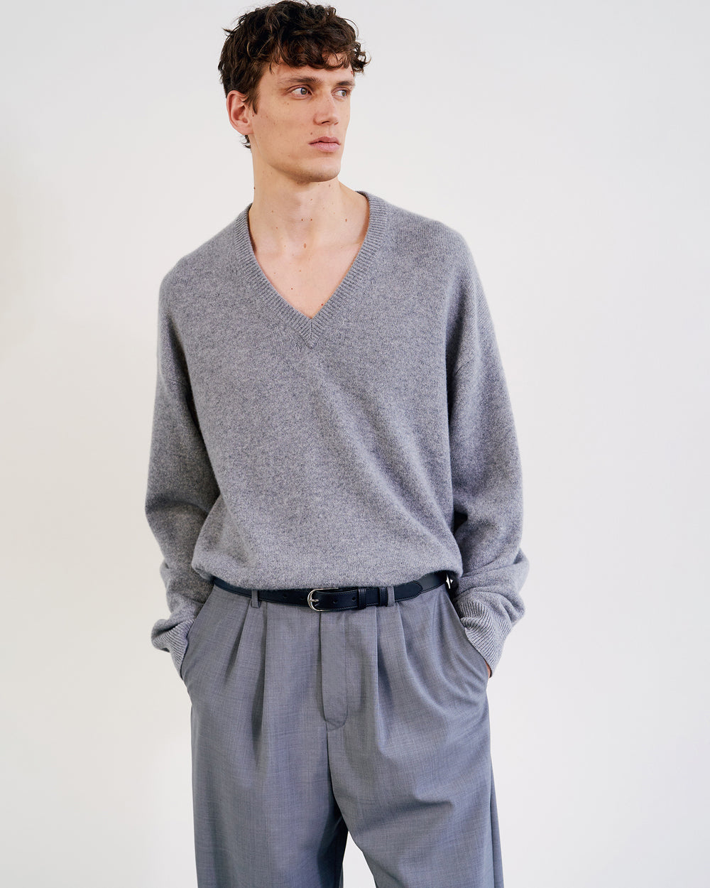 HAGEN CASHMERE SWEATER IN LIGHT GREY MELANGE