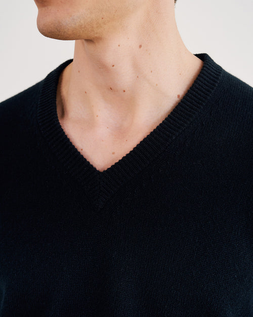 HAGEN CASHMERE SWEATER IN BLACK