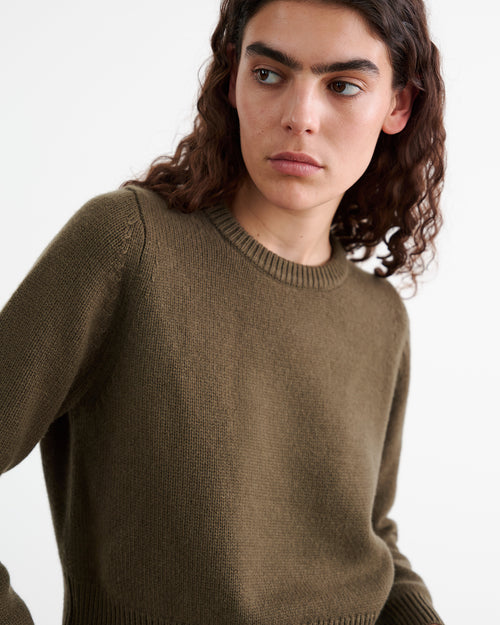 POPPY CASHMERE SWEATER IN DARK MOSS