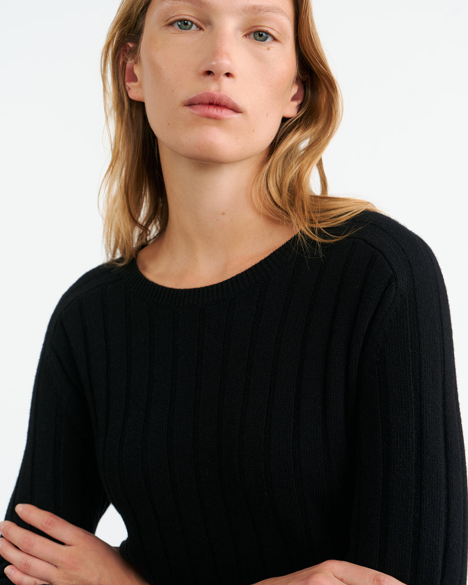 ALISE SWEATER IN BLACK