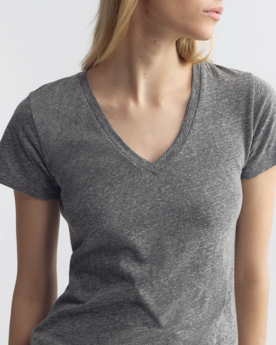 CAROL VNECK TEE SHIRT IN HEATHER GREY