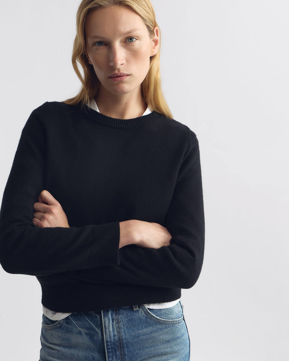 VENUS CASHMERE SWEATER IN BLACK