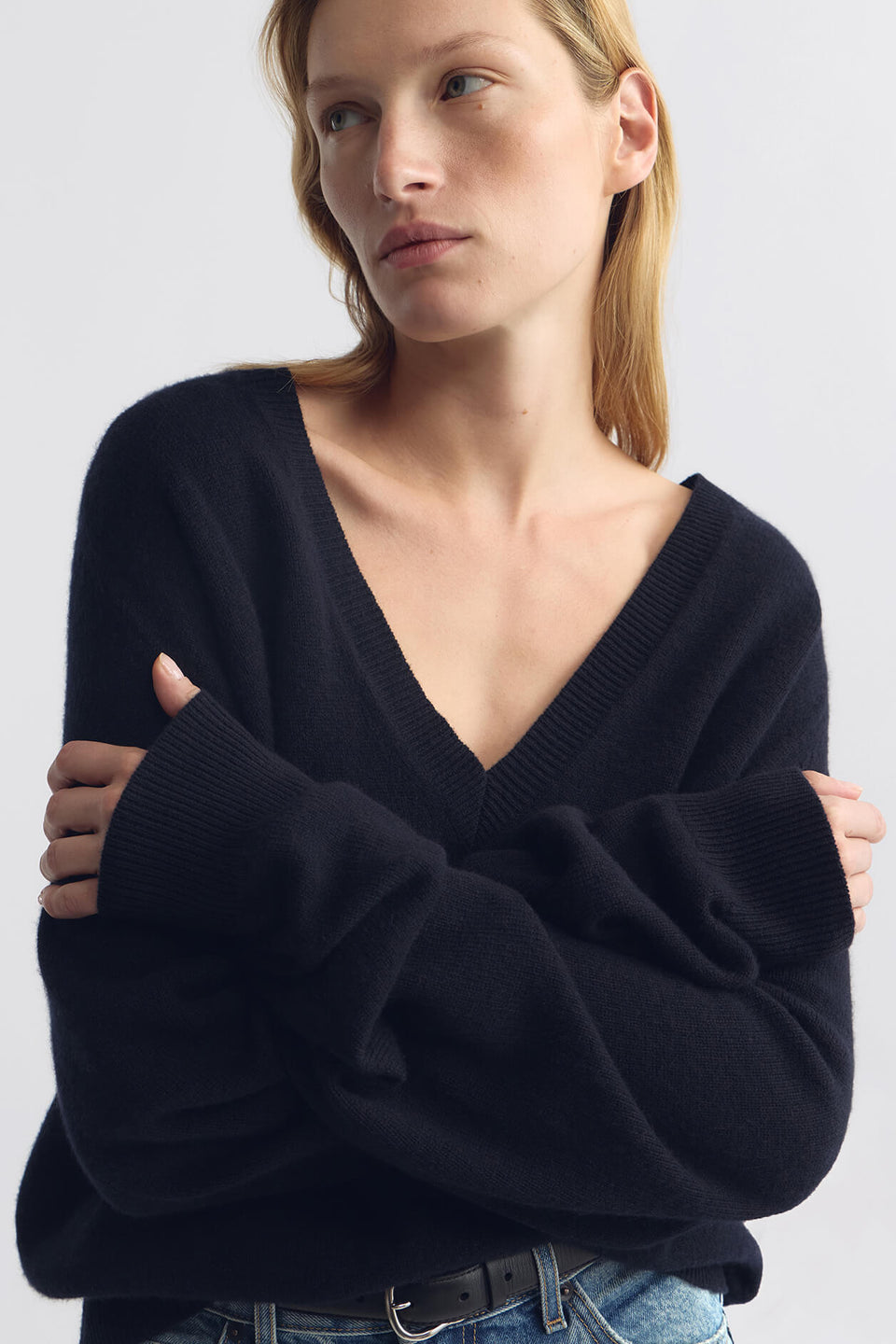 FERON CASHMERE SWEATER IN DARK NAVY
