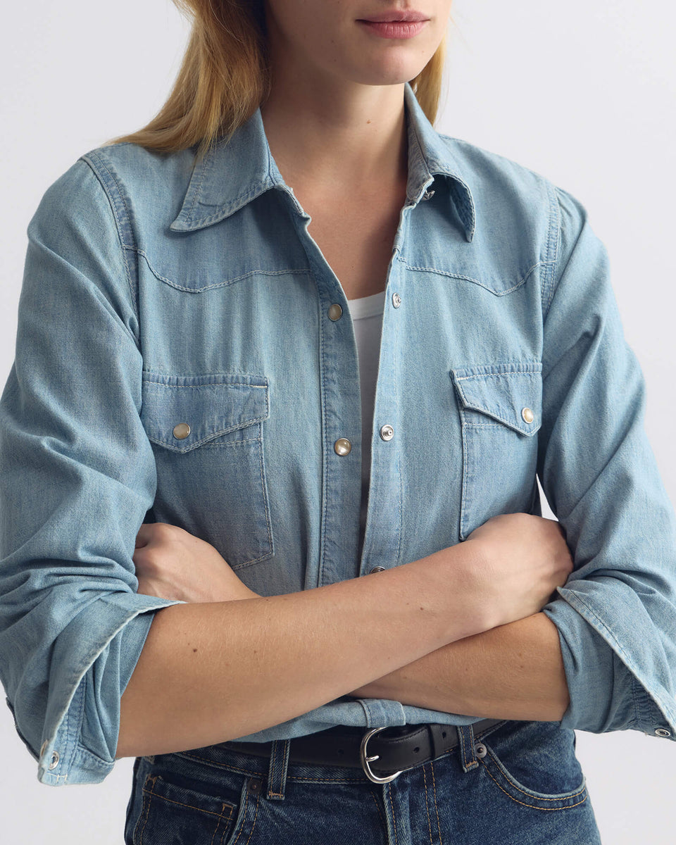 TRAVIS CHAMBRAY SHIRT IN INDIGO CHAMBRAY