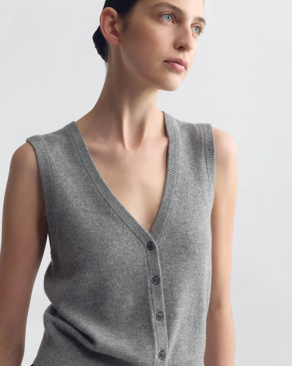 PORTER CASHMERE SWEATER VEST IN PEBBLE GREY HEATHER