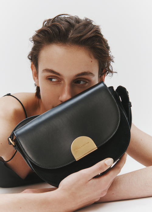 LE ELLIE SADDLE BAG IN BLACK AND GOLD