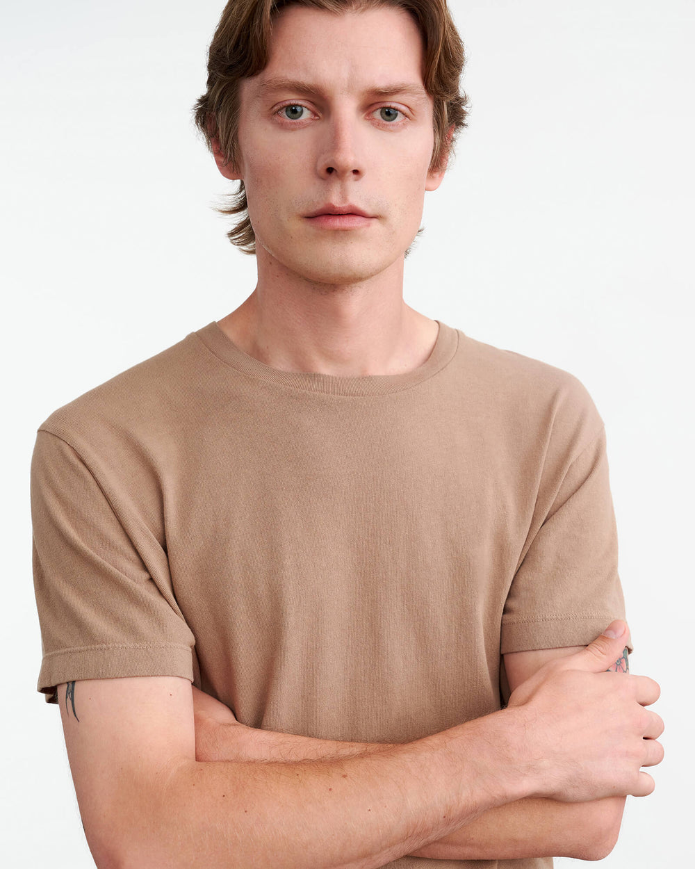 BRADLEY TEE IN DESERT TAUPE