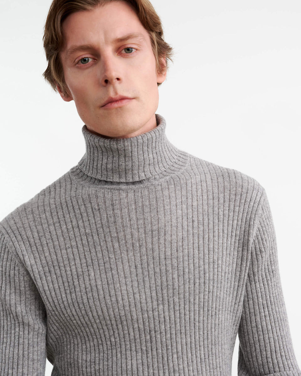 COLE CASHMERE TURTLENECK SWEATER IN HEATHER GREY
