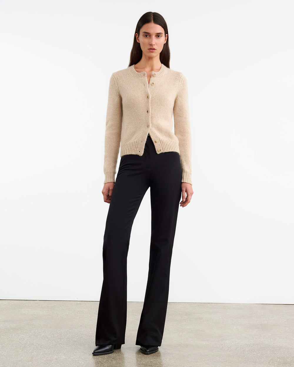 SASKIA CASHMERE CARDIGAN IN PARCHMENT