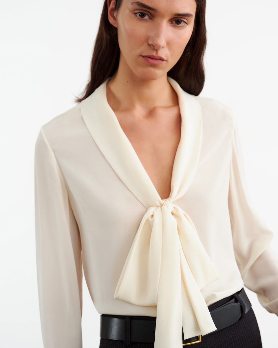 ANGELIQUE SILK BLOUSE IN IVORY