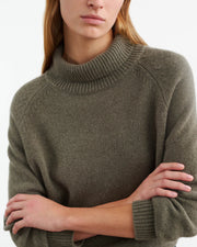 LANIE CASHMERE SWEATER IN LIGHT ARMY GREEN